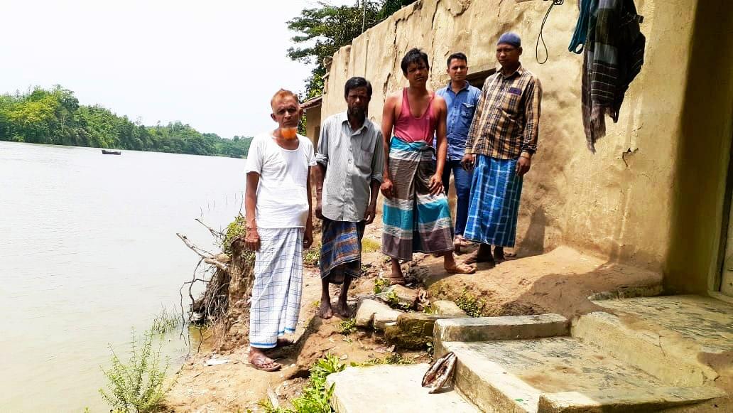 কর্ণফুলীর দুই তীরে ভাঙন, নদী গর্ভে হারিয়ে যাচ্ছে ঘরবাড়ি ও ফসলি জমি