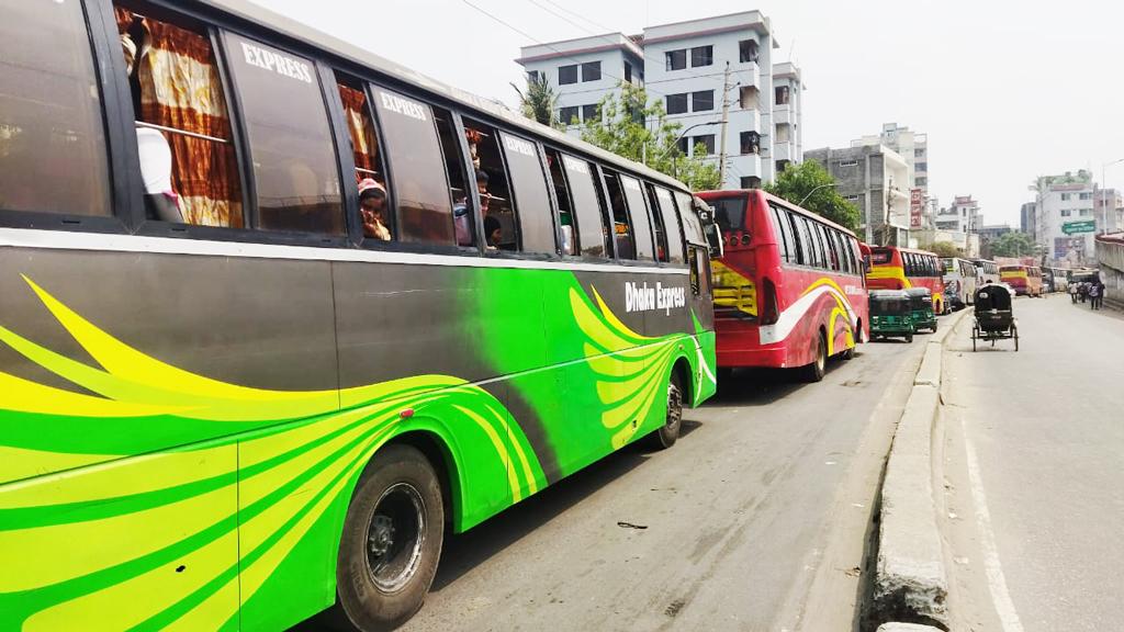 সায়েদাবাদে ঘরমুখী মানুষের চাপ, মুগদা পর্যন্ত গাড়ির জট