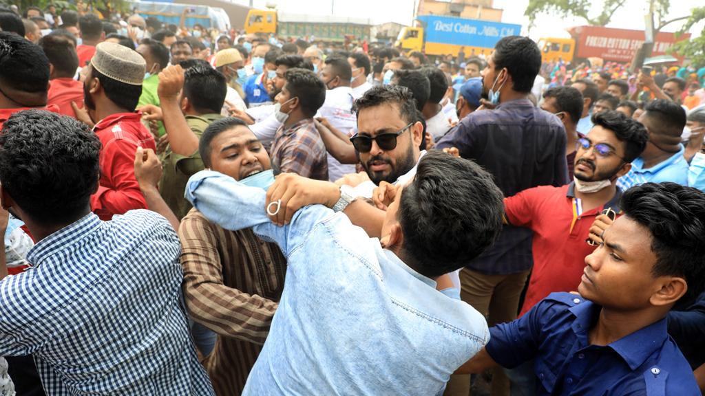 পোড়া কারখানা পরিদর্শনে গিয়ে বিএনপির দুপক্ষে মারামারি