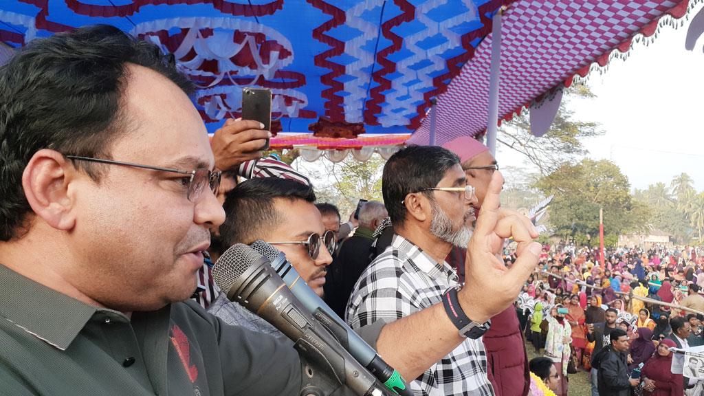 আনোয়ার হোসেন মঞ্জুর জন্য ডওয়া বানাইয়া রাখছি: স্বতন্ত্র প্রার্থীর ছোট ভাই