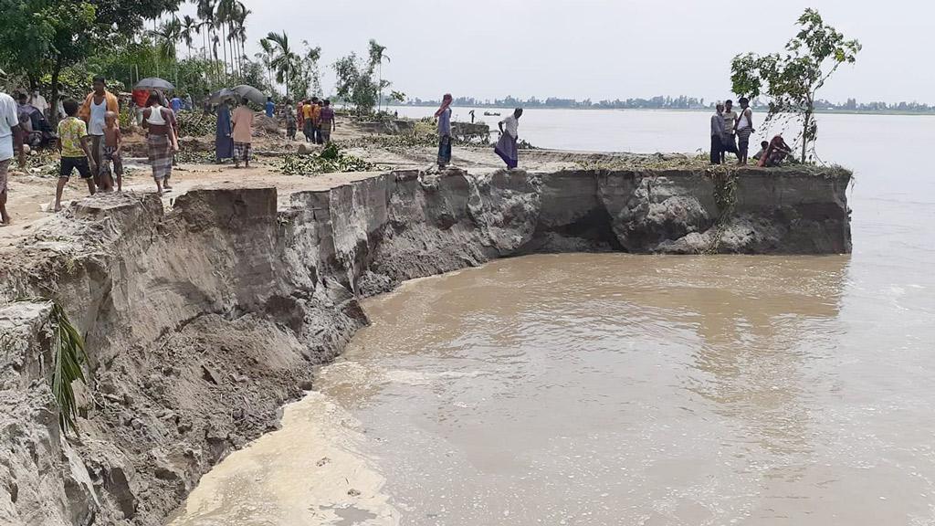 ব্রহ্মপুত্রে বিলীন ঘরবাড়ি