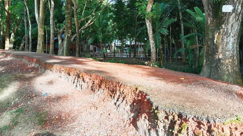 ঝালকাঠিতে খালের ভাঙন ভোগান্তিতে ৪০০ পরিবার