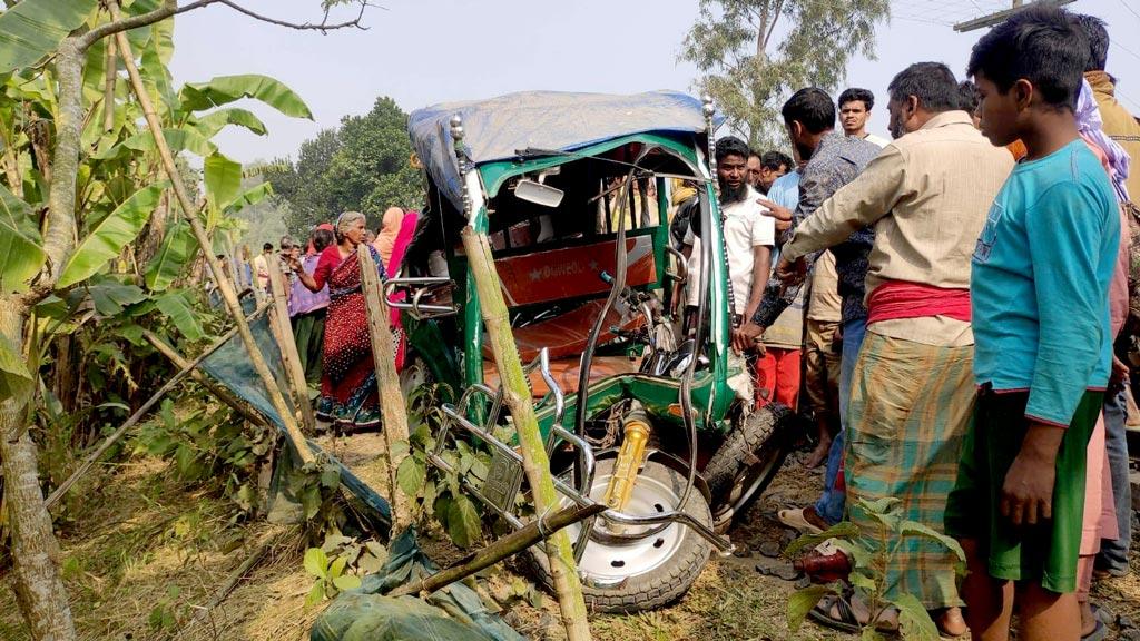 টাঙ্গাইলে অটোরিকশায় ট্রেনের ধাক্কা, প্রাণ গেল ৩ জনের