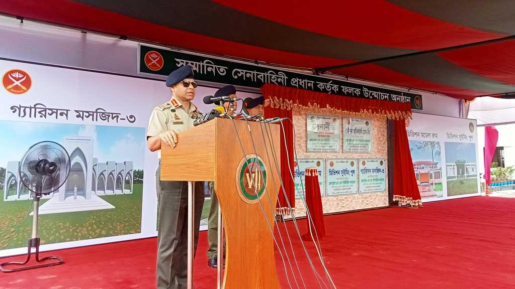 বিশ্বের সঙ্গে তাল মিলিয়ে আমাদের এগোতে হবে: সেনাপ্রধান