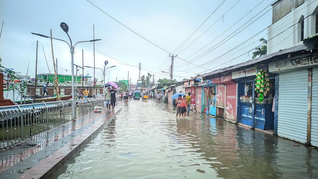 এই সপ্তাহে ভারী বৃষ্টির পূর্বাভাস, উত্তর-পূর্বাঞ্চলে বন্যার পদধ্বনি