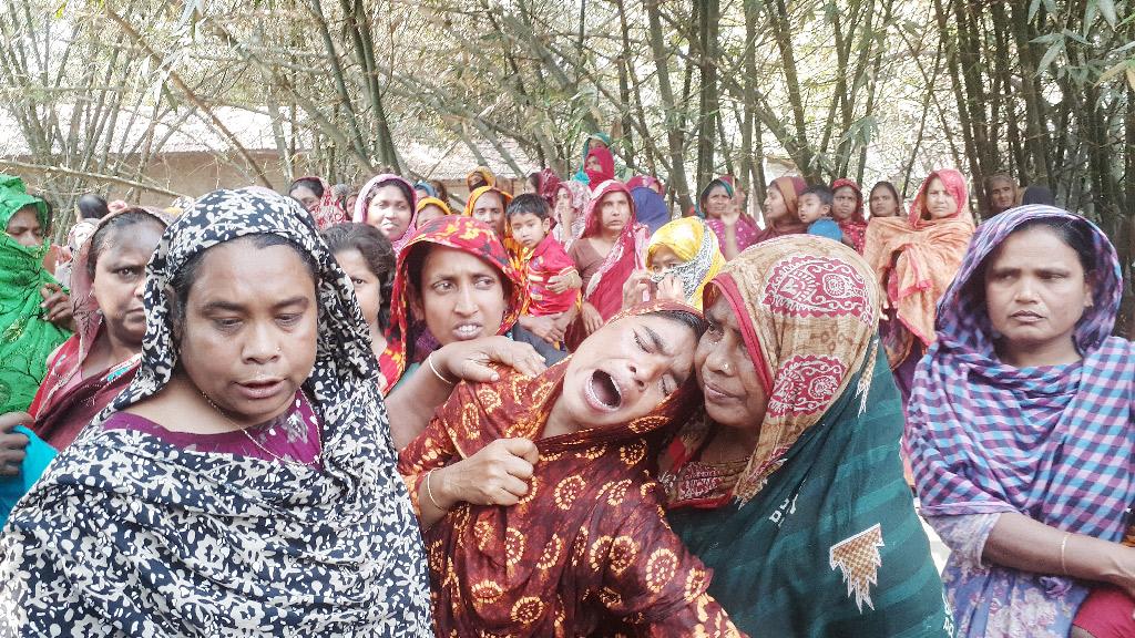 কলারোয়ায় গৃহবধূকে গলা কেটে হত্যা, স্বামী আটক