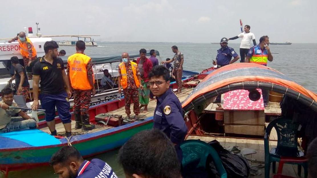 মেঘনায় বালুবাহী বাল্কহেড ডুবি, ২ শ্রমিক নিখোঁজ