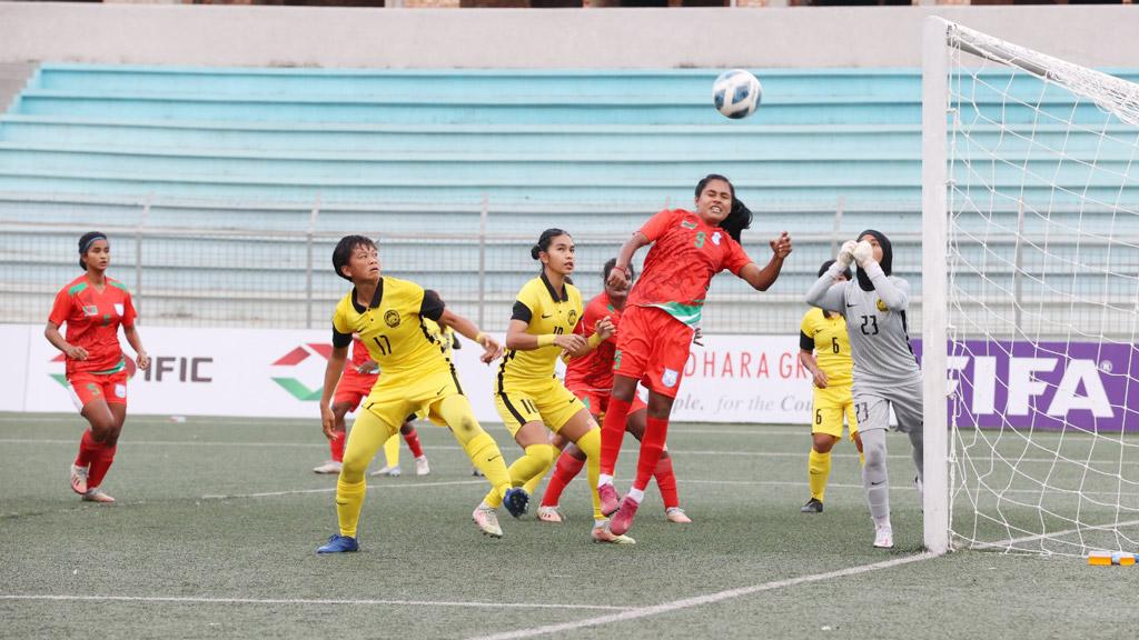 ১০ জনের দেয়াল তুলে বাংলাদেশকে ঠেকাল মালয়েশিয়া 