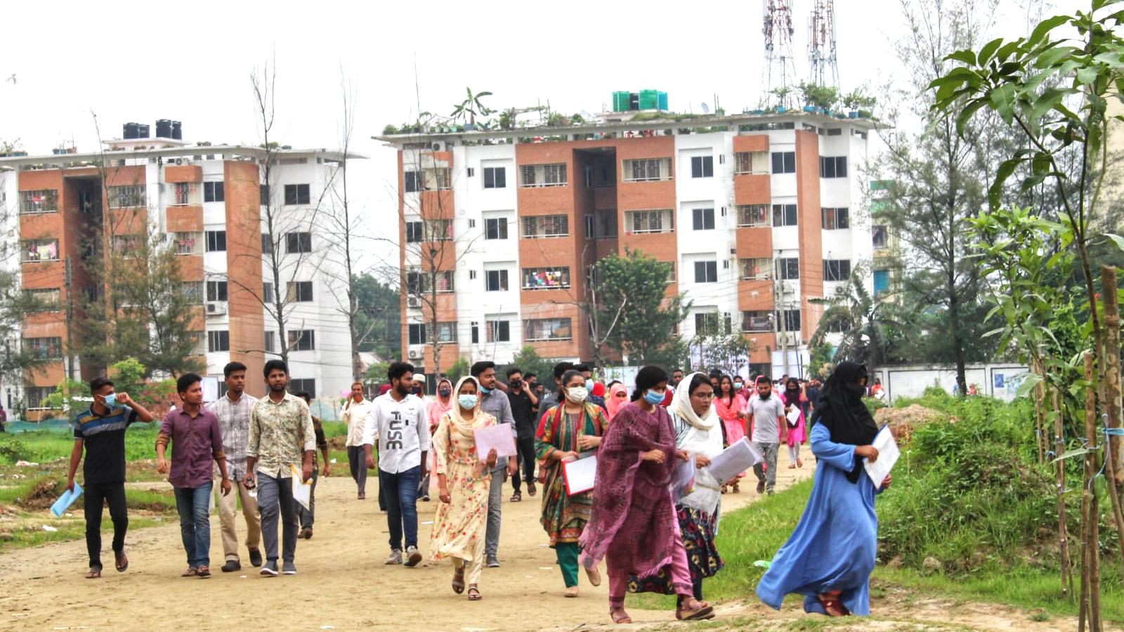 শিক্ষকদের কোন্দলে সেশনজট