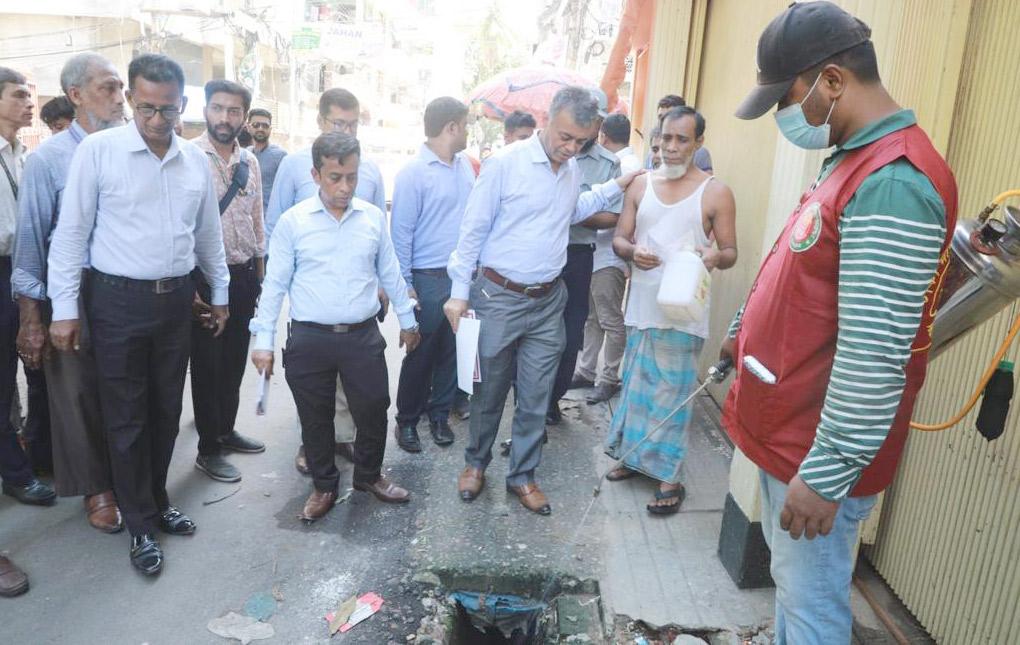 ডিএসসিসিতে এডিস নিধন অভিযান, লক্ষাধিক টাকা জরিমানা আদায়