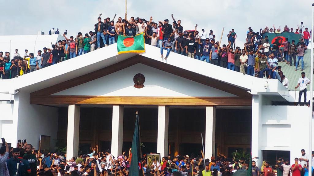 যে কারণে ফ্যাসিস্টরা বিশ্ববিদ্যালয় অপছন্দ করে 