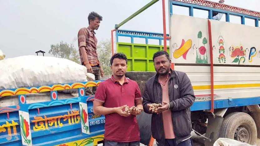 নাকুগাঁও স্থলবন্দর দিয়ে ভারত থেকে এল ২ টন আদা