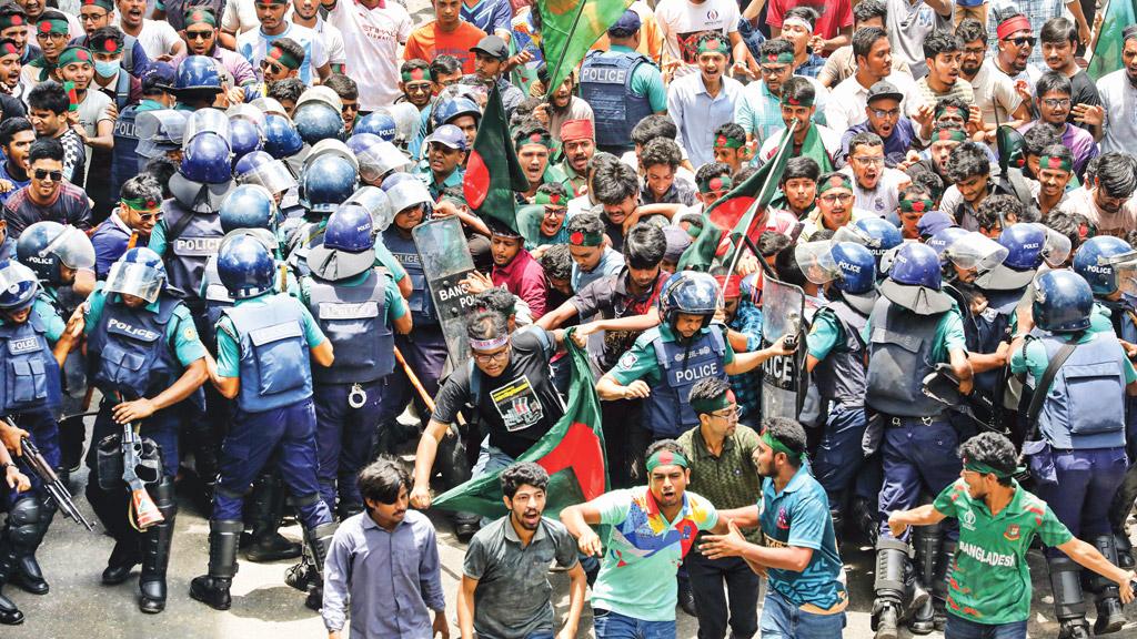 কোটা-প্রশ্নফাঁস-রাজনীতি: সরকারি চাকরিতে তিন কাঁটা