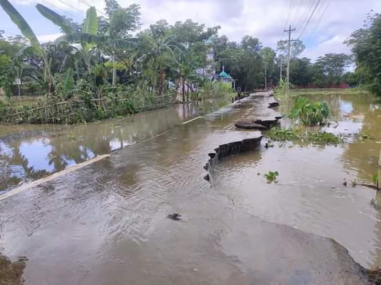 বালাগঞ্জে ধীরগতিতে নামছে পানি, ভেঙে গেছে অধিকাংশ সড়ক