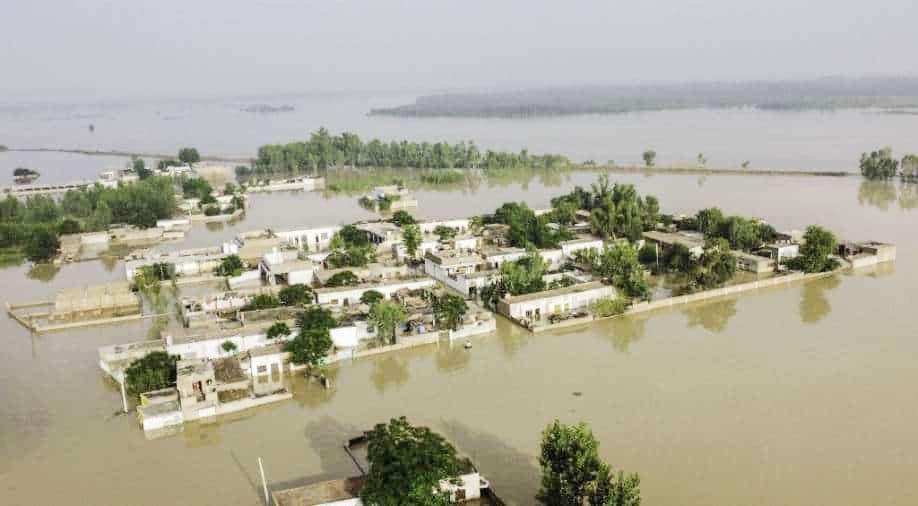 পাকিস্তানে বন্যার পেছনে অর্ধেক দায় মানুষের