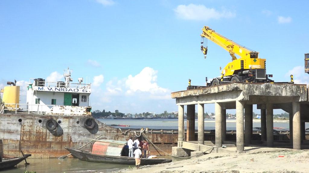 আশুগঞ্জ নদীবন্দর ব্যবহার করে ভারতের রড পরিবহন শুরু