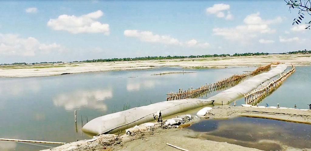 সাতক্ষীরা উপকূলে ধান হয় না, ঘেরে মারা যাচ্ছে মাছও