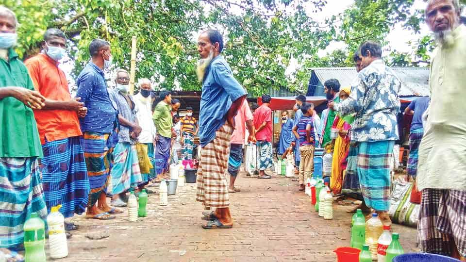 বোতলজাত পানিরদামে দুধ বিক্রি