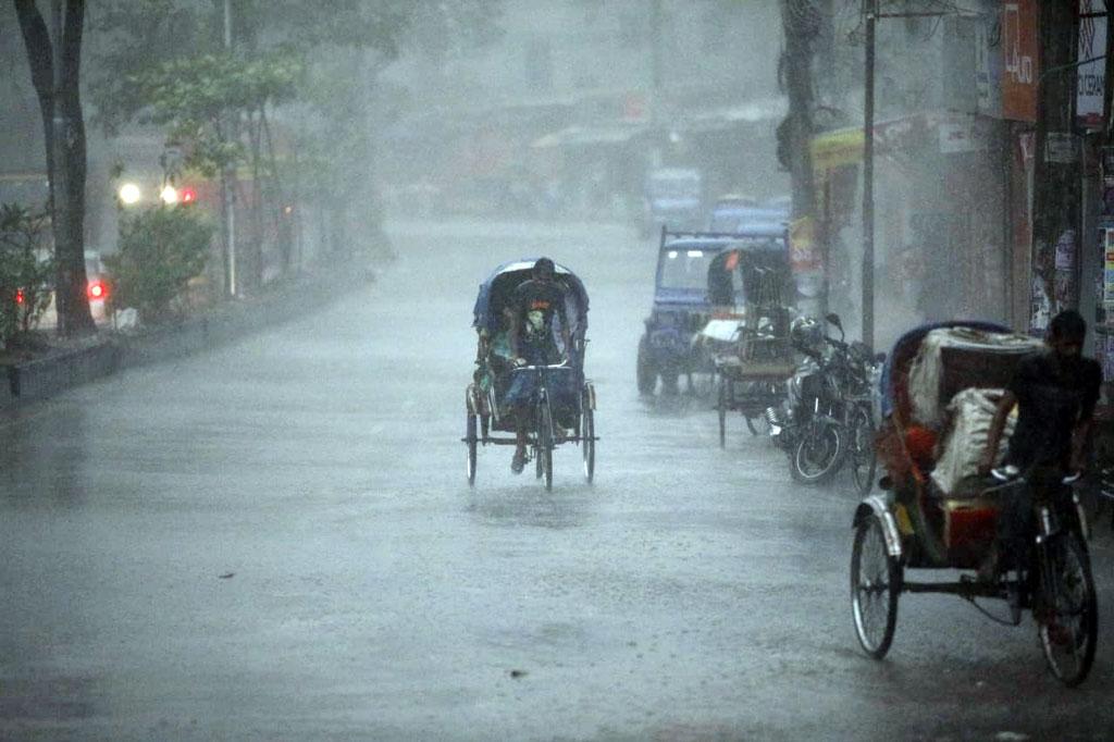 সারা দেশে বৃষ্টি ও ৯ অঞ্চলে ঝড়ের আভাস