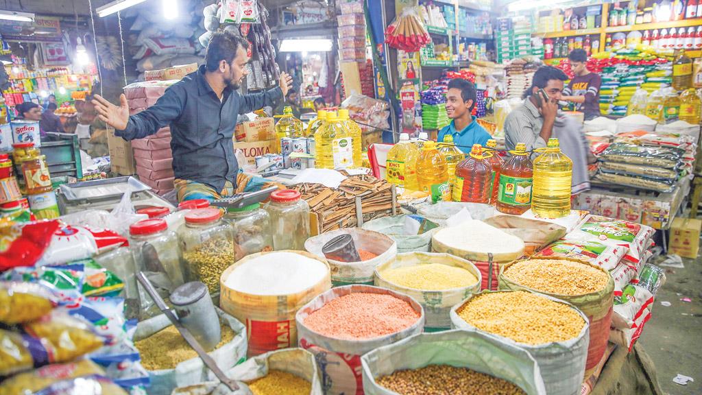 খাদ্যের দাম বিশ্বে কমে, দেশে বাড়ে