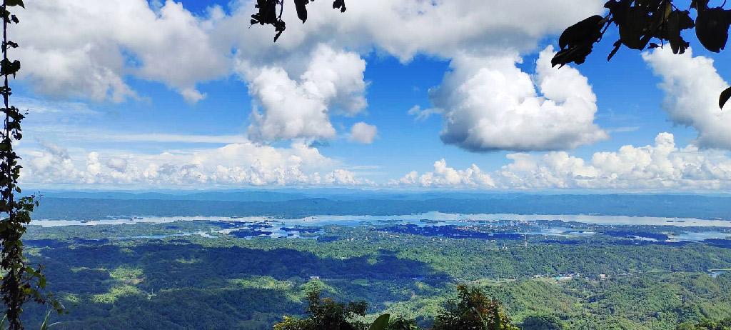 ফুরোমোন পাহাড় যেন অপরূপ সৌন্দর্যের হাতছানি