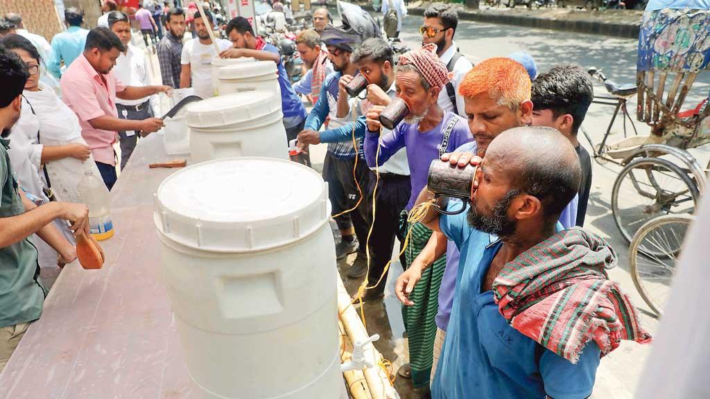 তাপের সঙ্গে আর্দ্রতাও বেশি, ভুগছেন শ্রমজীবীরা