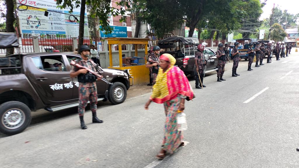 রংপুরে কঠোর অবস্থানে আইনশৃঙ্খলা বাহিনী, মাঠে নামেনি আন্দোলনকারীরা