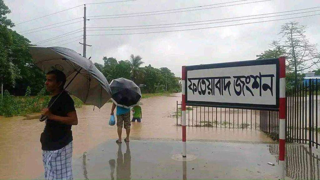 ভারী বর্ষণে চবির ৬ পাহাড়ে ধস, আহত ১