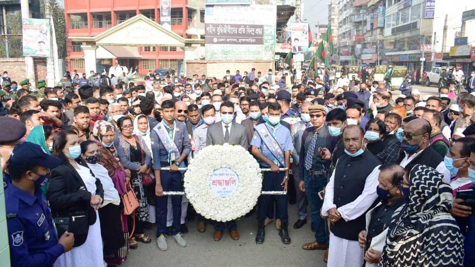 শ্রদ্ধায় শহীদ বুদ্ধিজীবীদের স্মরণ