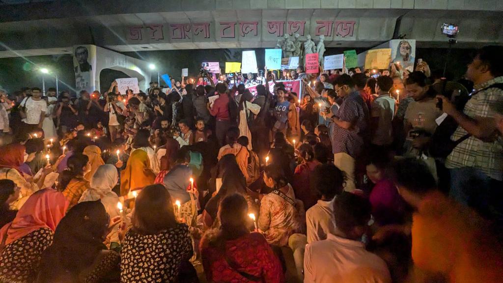 কলকাতার মৌমিতার জন্য রাজু ভাস্কর্যে ‘মেয়েরা রাত দখল করো’ কর্মসূচি 