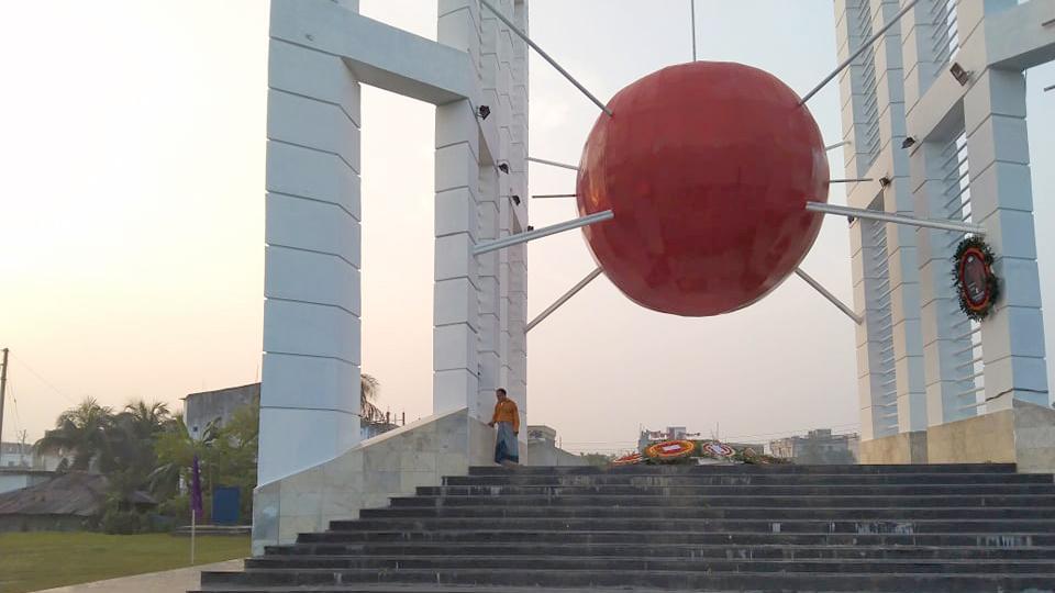 নীরবেই চলে গেল দিবসটি