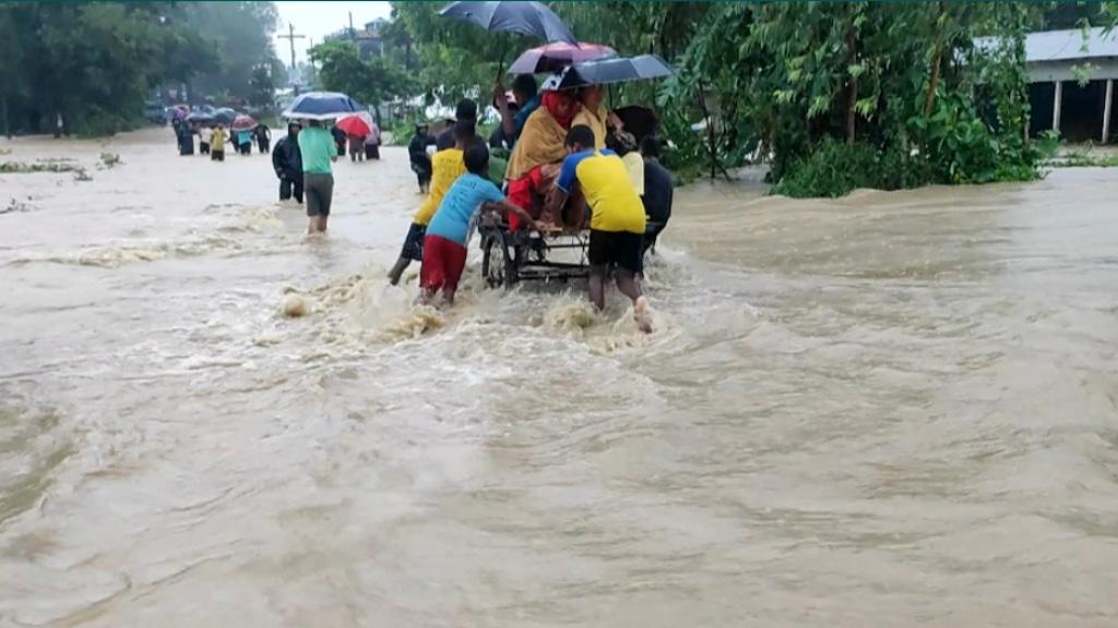 বন্যায় তলিয়ে গেছে সড়ক, সারা দেশের সঙ্গে বান্দরবানের যোগাযোগ বিচ্ছিন্ন