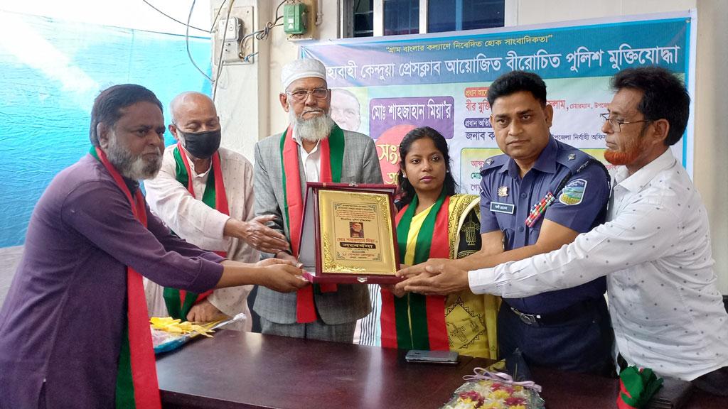 কেন্দুয়ায় বীর মুক্তিযোদ্ধা শাহজাহান মিয়াকে সংবর্ধনা