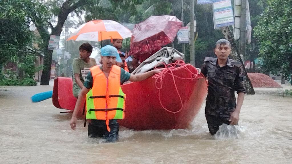 বন্যাকবলিত ফেনীতে জরুরি যোগাযোগের হটলাইন চালু 