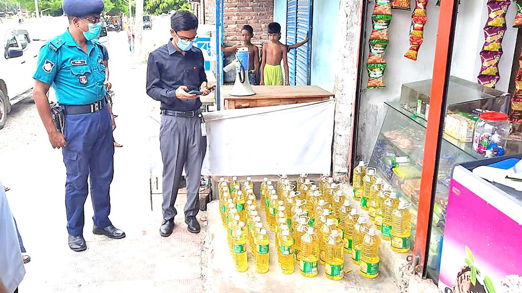 তেল মজুতের দায়ে দোকানিকে জরিমানা