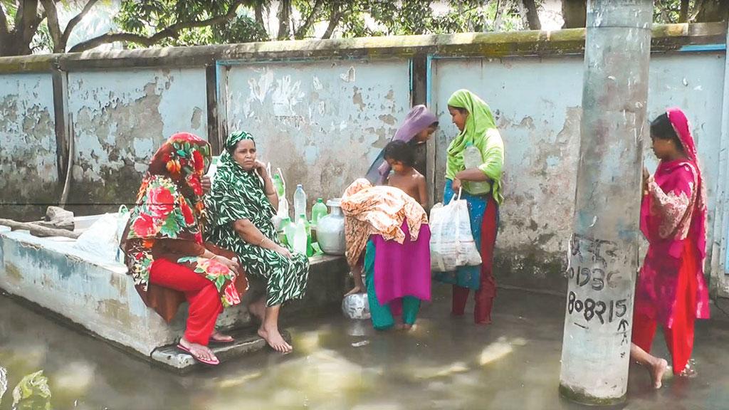 বছরে ৭ মাস ডুবে থাকে সাতক্ষীরা পৌরসভার অর্ধেক