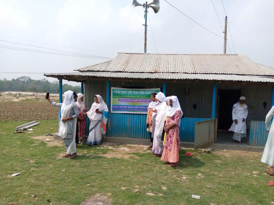 মসজিদ নির্মাণ করে নামাজ আদায় করলেন হিজড়ারা, ভাসছেন প্রশংসায়