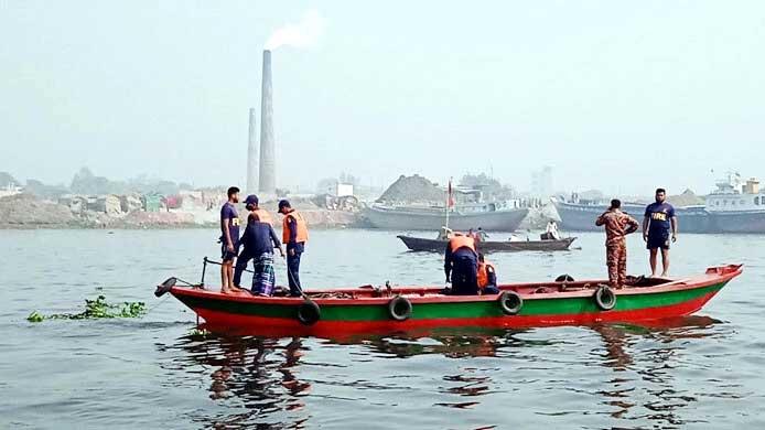 ট্রলারডুবির ঘটনায় ৪ জনের মরদেহ উদ্ধার 