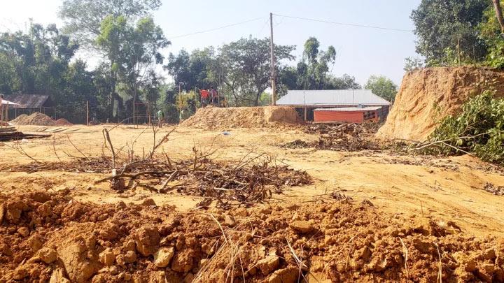 পাহাড় কাটতে গিয়ে রোহিঙ্গা শ্রমিকের মৃত্যু, বন বিভাগের মামলা