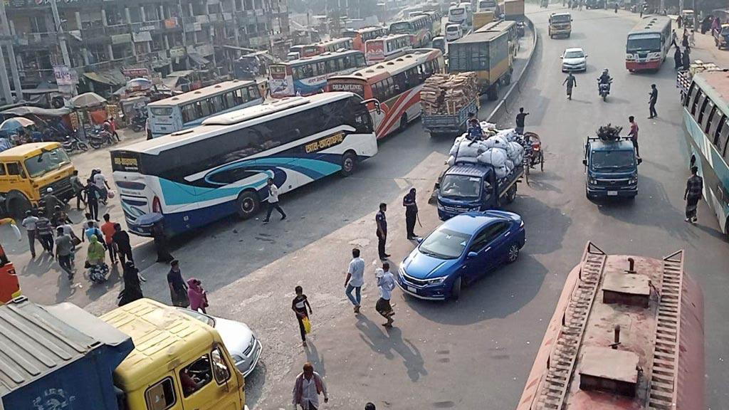 ঢাকা-চট্টগ্রাম মহাসড়কে বেড়েছে যানবাহনের চাপ