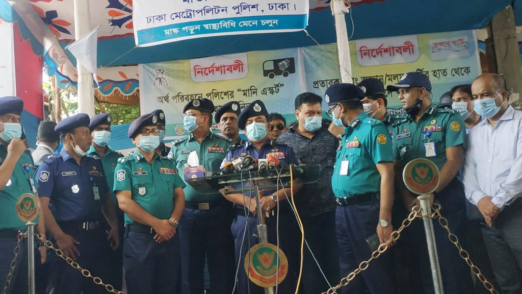 নিরাপদে টাকা পরিবহনে পুলিশের সহযোগিতা নিতে বললেন আইজিপি