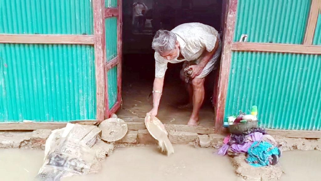 কুমিল্লায় বন্যা পরিস্থিতির উন্নতি, চলছে ঘরে ওঠার প্রস্তুতি