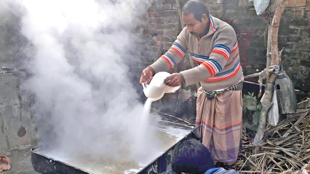 খেজুর গুড়ে রং, চিনি, আটা