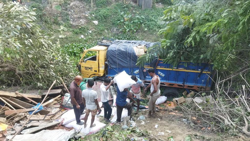 রাজশাহীতে অটোরিকশায় ট্রাকের ধাক্কা, একই পরিবারের ৪ জনসহ নিহত ৫  