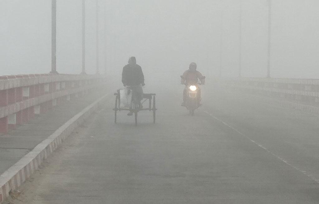 ফুলবাড়ীতে তাপমাত্রা ওঠানামা করলেও, কমেনি শীতের দাপট