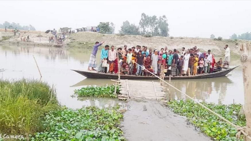 সেতুর অভাবে ভোগান্তিতে পড়েছে ১০ গ্রামের মানুষ