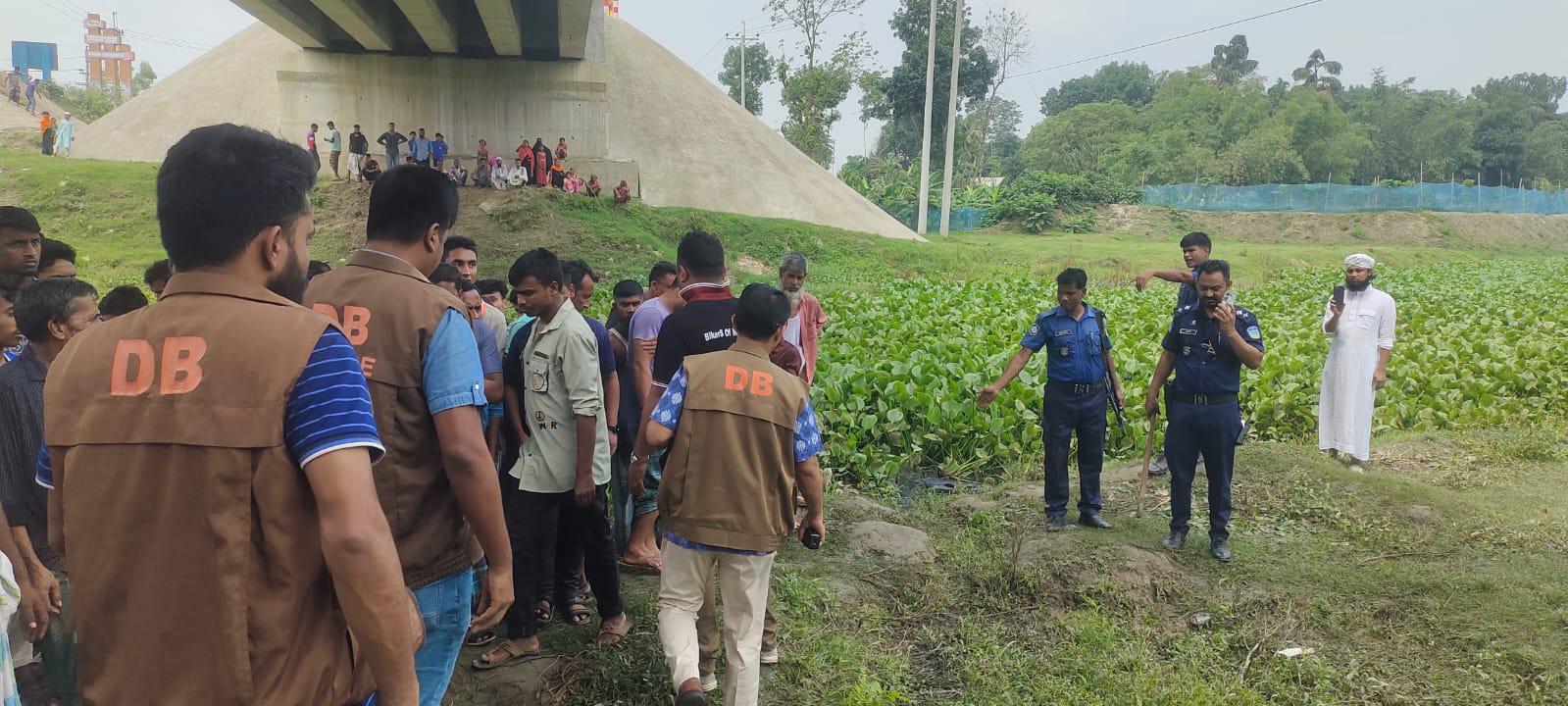 সেতুর নিচে লাগেজে মুণ্ডুবিহীন মরদেহ, অদূরে পলিথিনে মোড়ানো মাথা