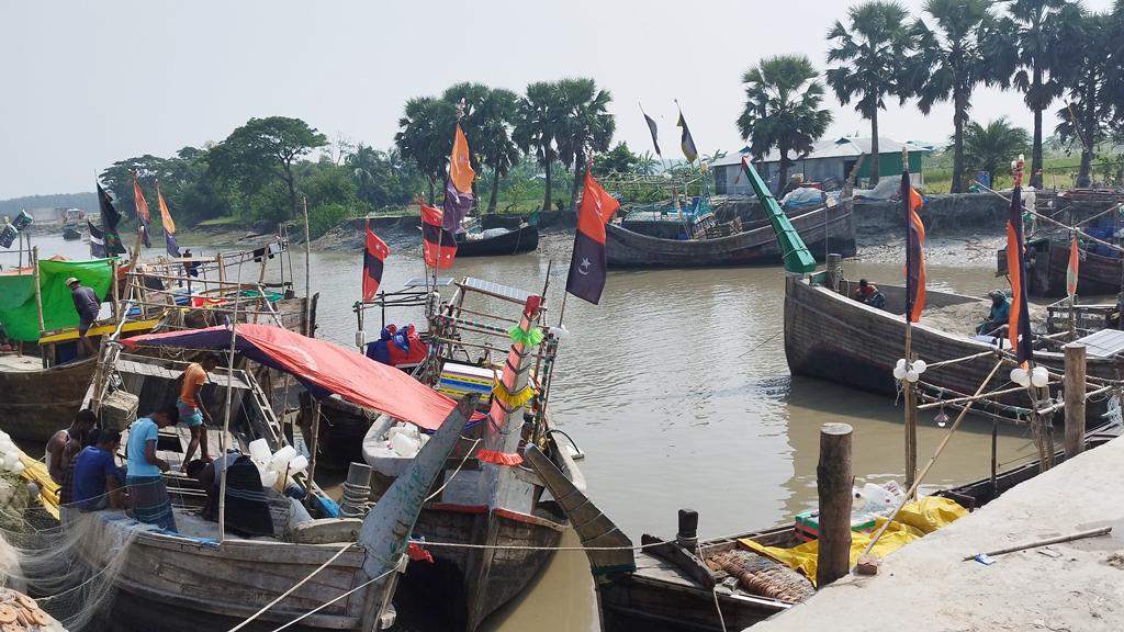 মধ্যরাতে শেষ হচ্ছে নিষেধাজ্ঞা, হাতিয়ার জেলেদের চলছে সাগরে নামার প্রস্তুতি