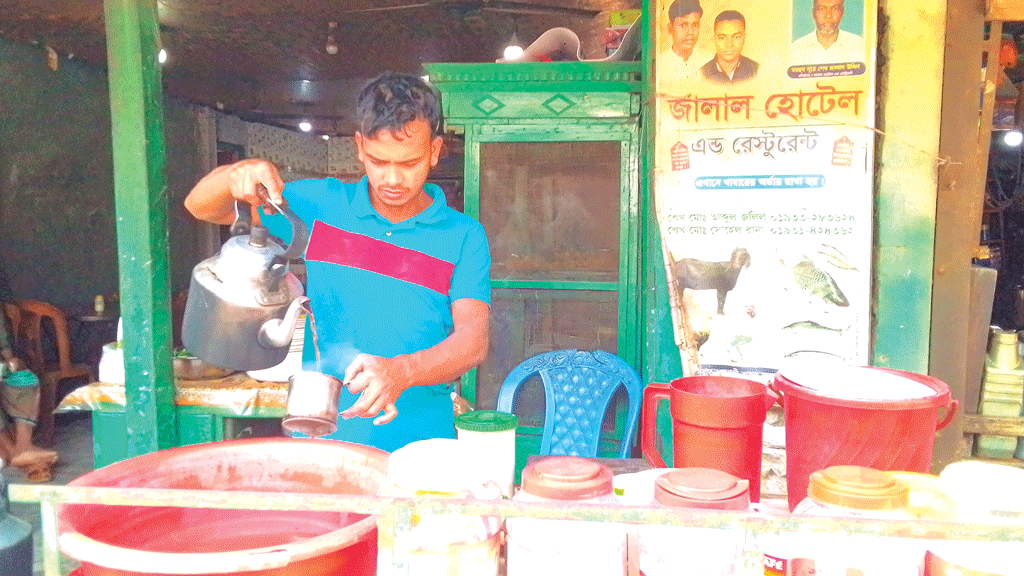 দারিদ্র্যও দমাতে পারেনি হারুনের অদম্য মনোবল