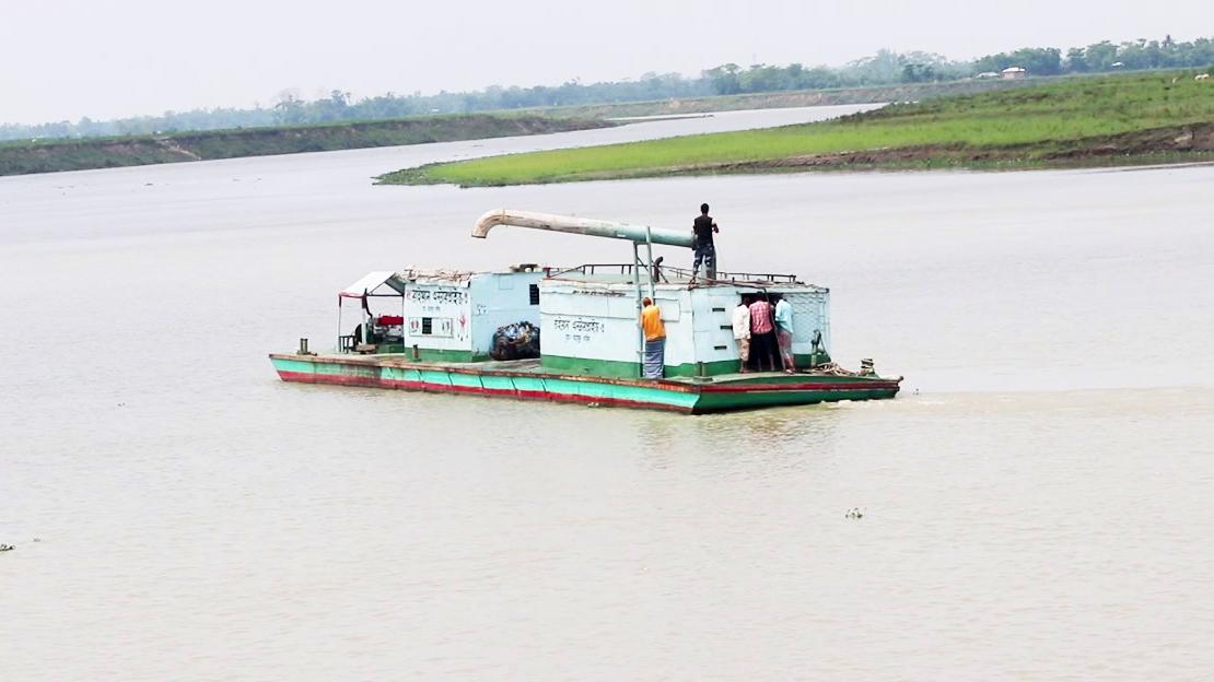 কুশিয়ারার বালু উত্তোলন   থামছে না, তীরে ভাঙন